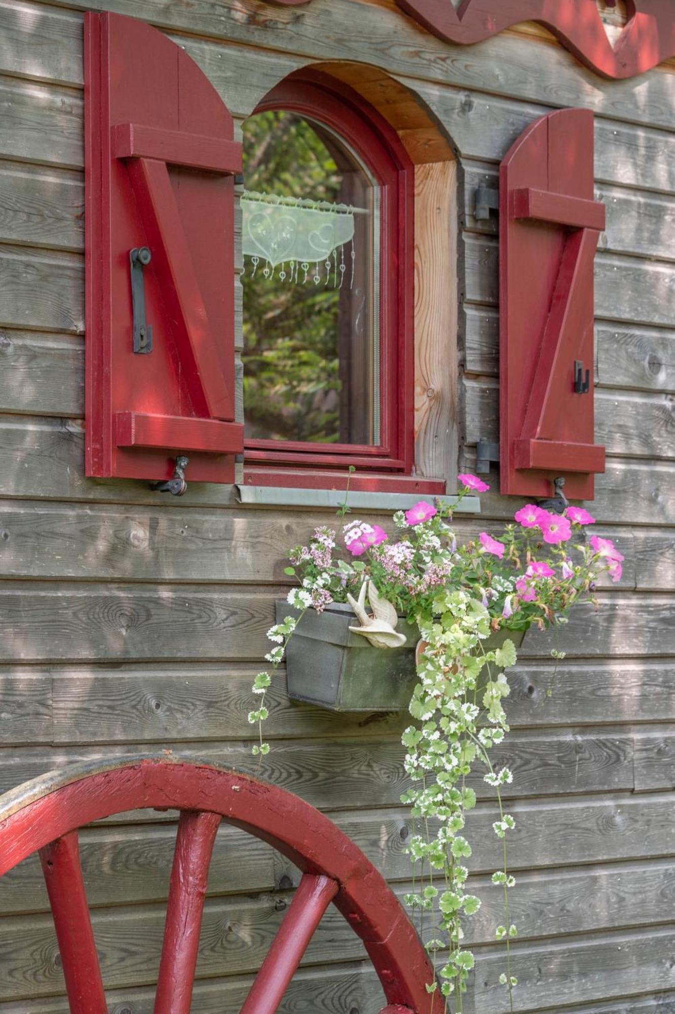 Bed and Breakfast Roulotte Le Temps De Rever Saint-Michel-sur-Meurthe Exteriér fotografie