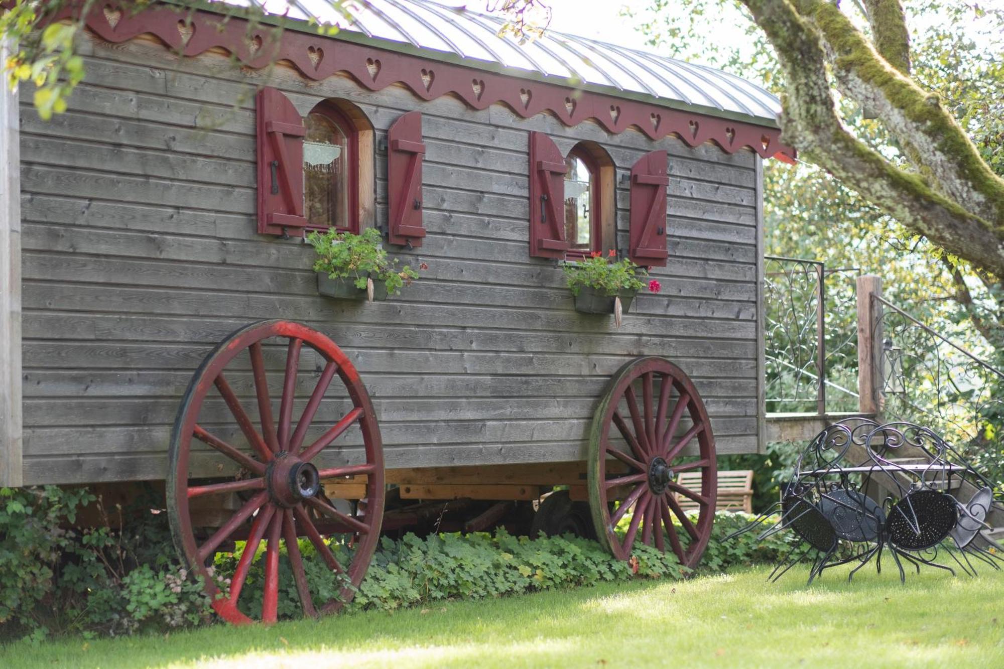 Bed and Breakfast Roulotte Le Temps De Rever Saint-Michel-sur-Meurthe Exteriér fotografie